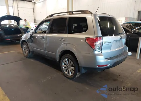 2013 Subaru Forester 2.5X Premium из США, поврежденный, VIN JF2SHADC8DH436373